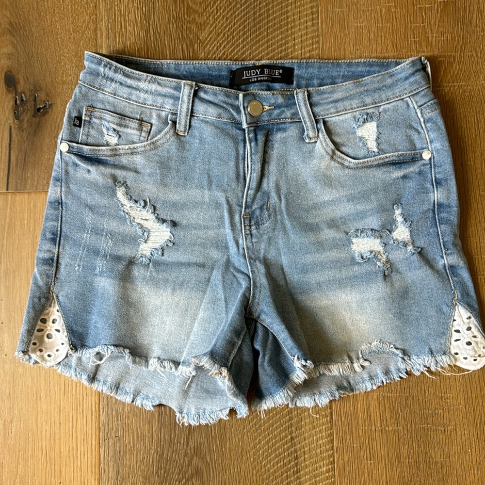 JUDY BLUE Women’s Size 26 Jean Shorts